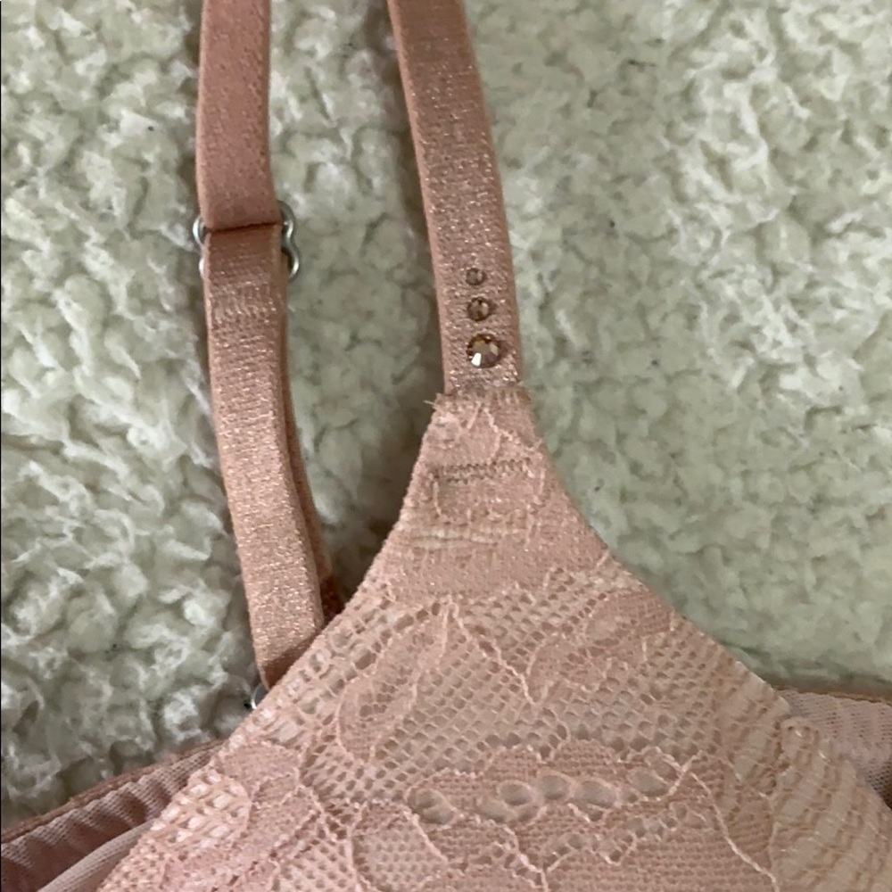 Victoria’s Secret lace Biofit bra - Picture 2 of 8